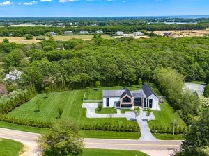 HOUSE WITH PASTURE VIEWS IN NEW YORK STATE